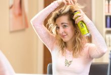 Nicole shows how to use dry shampoo